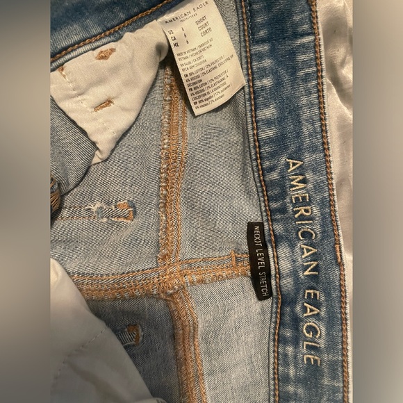 Size 6 American Eagle jeans - Picture 3 of 3